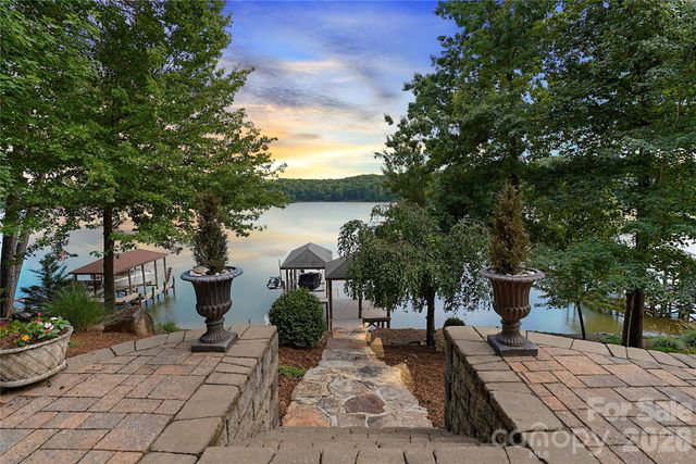 3255 Lake Pointe Drive, Belmont, NC 28012