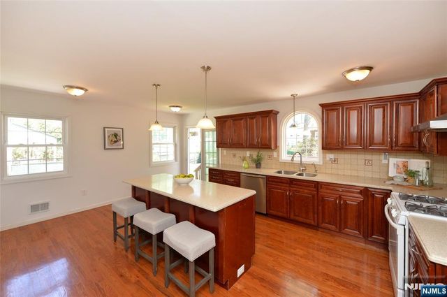 1641 Ardsley Court, Teaneck, NJ 07666