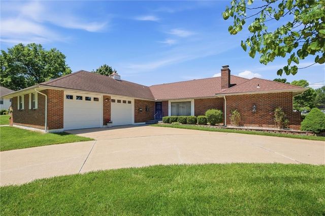 3300 S Phelps Road, Independence, MO 64055