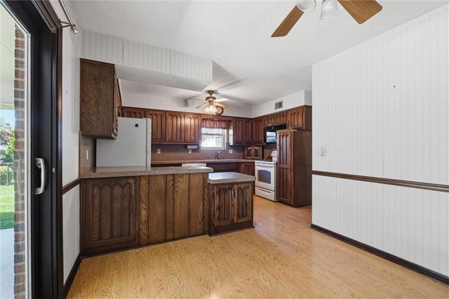 3300 S Phelps Road, Independence, MO 64055