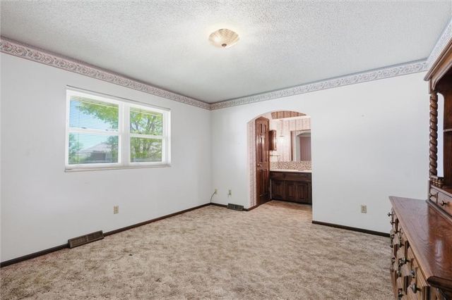 3300 S Phelps Road, Independence, MO 64055