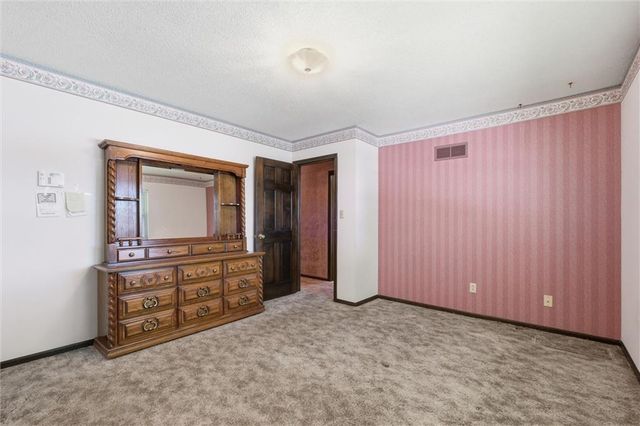 3300 S Phelps Road, Independence, MO 64055