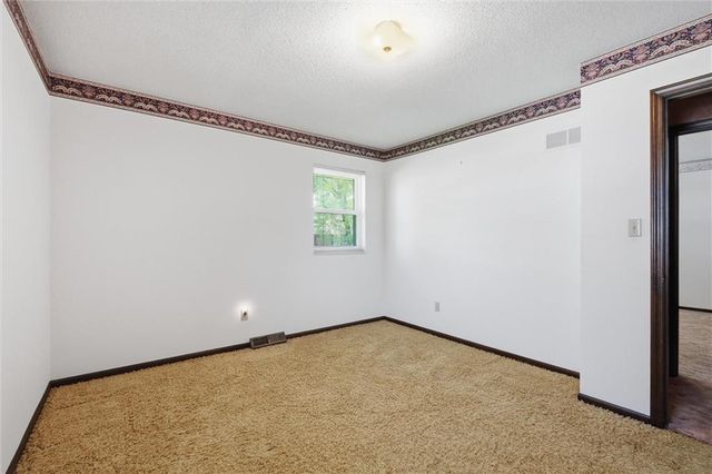 3300 S Phelps Road, Independence, MO 64055