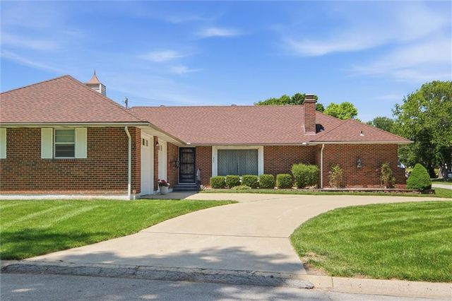 3300 S Phelps Road, Independence, MO 64055