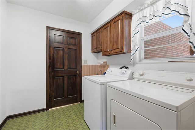 3300 S Phelps Road, Independence, MO 64055