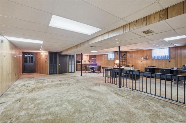 3300 S Phelps Road, Independence, MO 64055