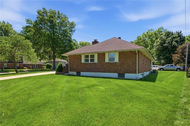 3300 S Phelps Road, Independence, MO 64055