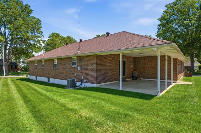 3300 S Phelps Road, Independence, MO 64055