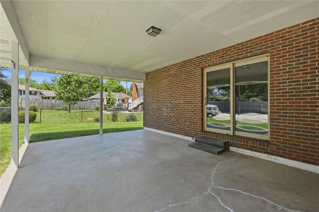 3300 S Phelps Road, Independence, MO 64055