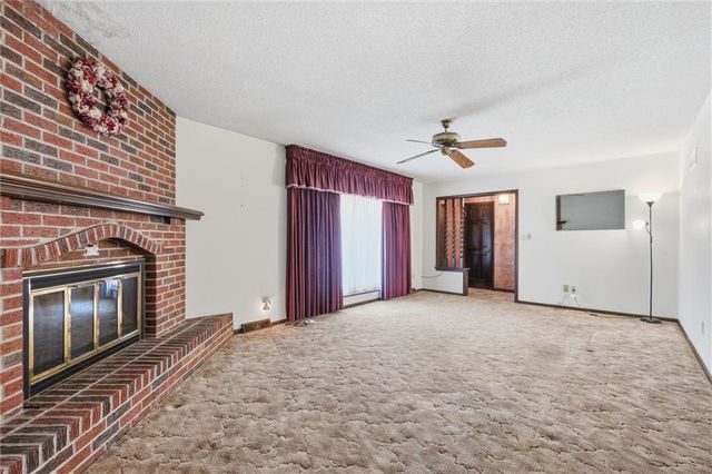 3300 S Phelps Road, Independence, MO 64055