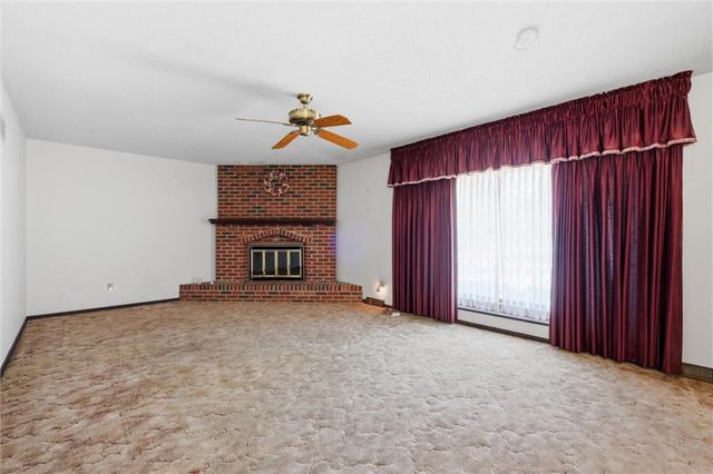 3300 S Phelps Road, Independence, MO 64055
