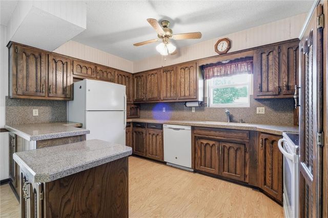 3300 S Phelps Road, Independence, MO 64055