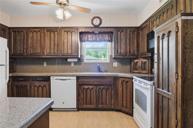 3300 S Phelps Road, Independence, MO 64055