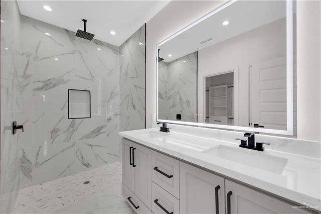 5709 N Gira Del Sol Street, Edinburg, TX 78542