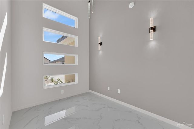 5709 N Gira Del Sol Street, Edinburg, TX 78542