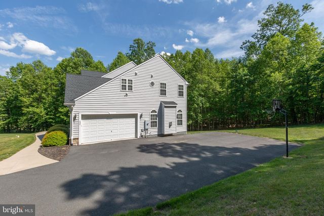 425 GENTLE BREEZE CIR, Fredericksburg, VA 22406