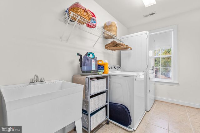 425 GENTLE BREEZE CIR, Fredericksburg, VA 22406