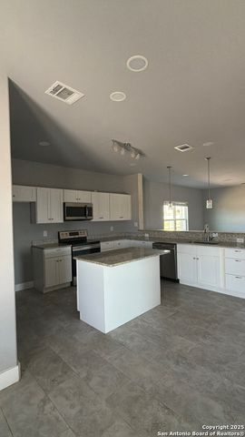 517 Lazy Oak, La Vernia, TX 78121