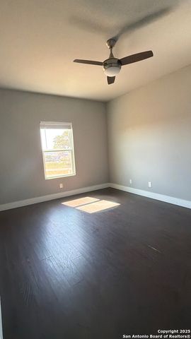 517 Lazy Oak, La Vernia, TX 78121