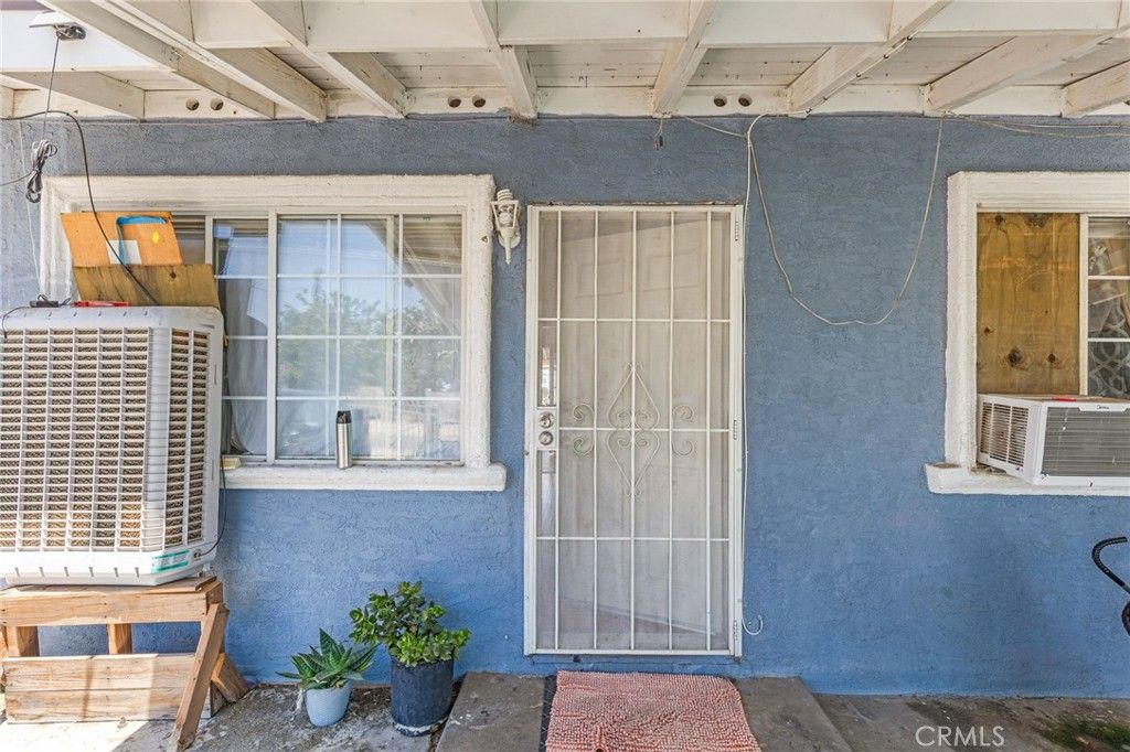 Image 17 of property listing at 2402 W 1st, San Bernardino, CA 92407