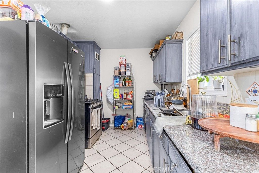Image 22 of property listing at 2402 W 1st, San Bernardino, CA 92407