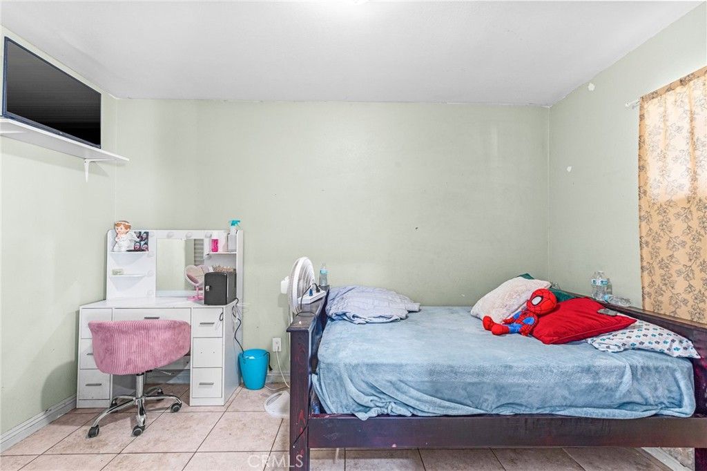 Image 37 of property listing at 2402 W 1st, San Bernardino, CA 92407