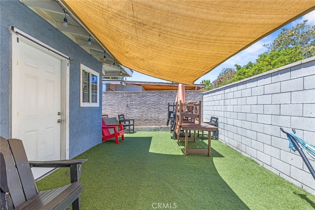 Image 40 of property listing at 2402 W 1st, San Bernardino, CA 92407
