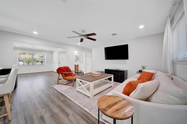 4402 Fallbrook Drive, Houston, TX 77018