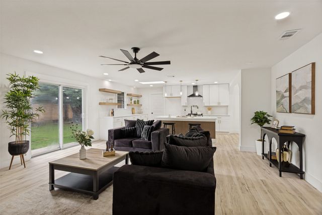 3816 Springbranch Drive, Benbrook, TX 76116