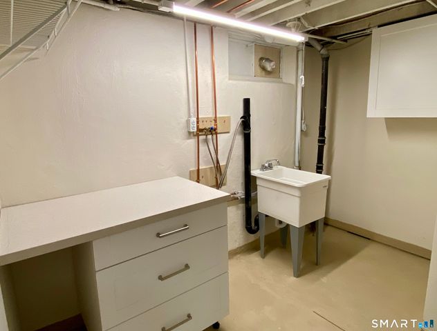 52 Lawton Road, Manchester, CT 06042