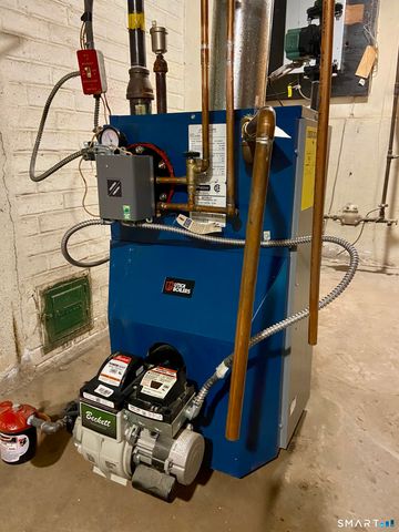 52 Lawton Road, Manchester, CT 06042