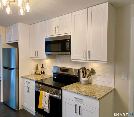 52 Lawton Road, Manchester, CT 06042