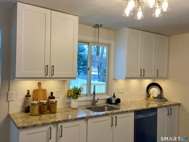 52 Lawton Road, Manchester, CT 06042