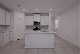 562 Papaya DR, Buda, TX 78610