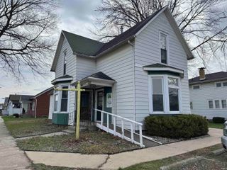 302 E Winona Avenue, Warsaw, IN 46580