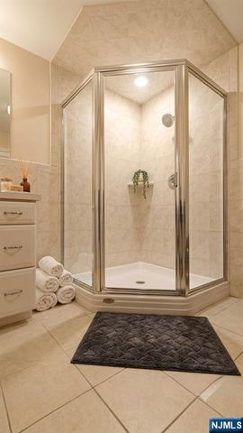 175 Warbler Drive, Wayne, NJ 07470