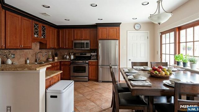 175 Warbler Drive, Wayne, NJ 07470