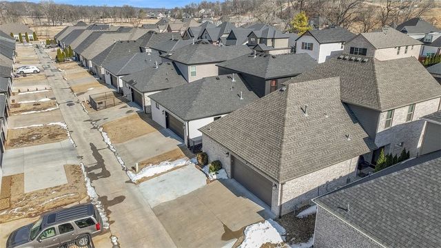 5222 S Brookmere Street, Rogers, AR 72758