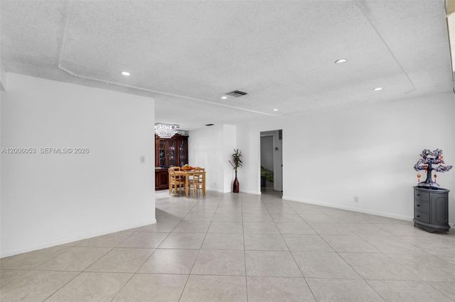 6534 NW 2nd St, Margate, FL 33063