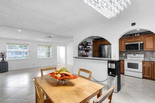 6534 NW 2nd St, Margate, FL 33063