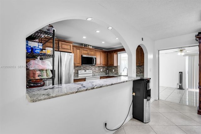 6534 NW 2nd St, Margate, FL 33063