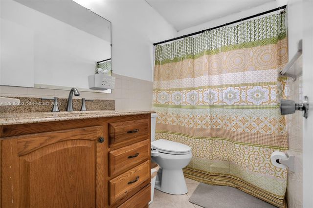 6534 NW 2nd St, Margate, FL 33063