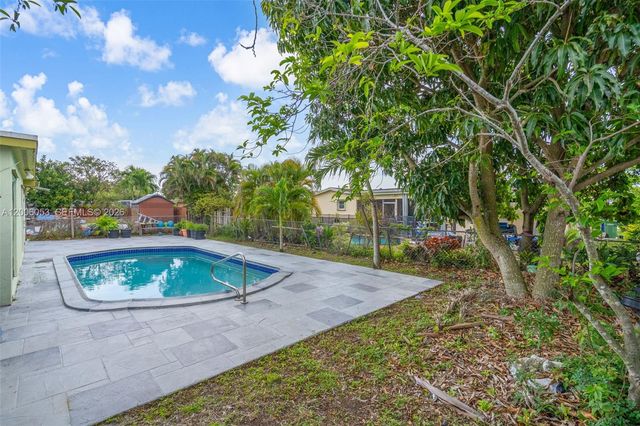 6534 NW 2nd St, Margate, FL 33063