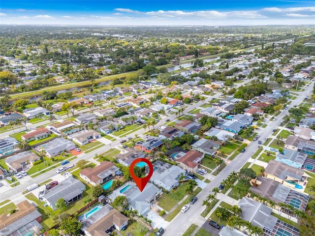 6534 NW 2nd St, Margate, FL 33063