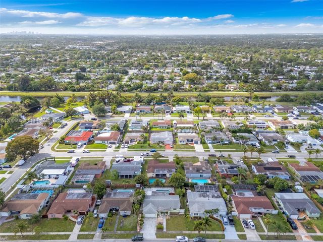 6534 NW 2nd St, Margate, FL 33063