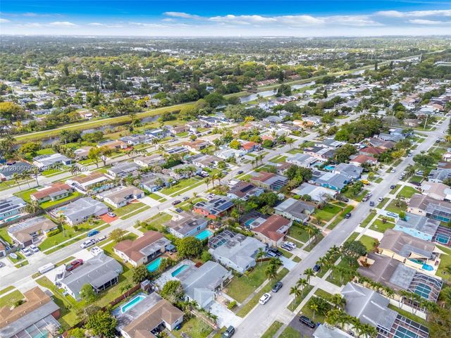 6534 NW 2nd St, Margate, FL 33063