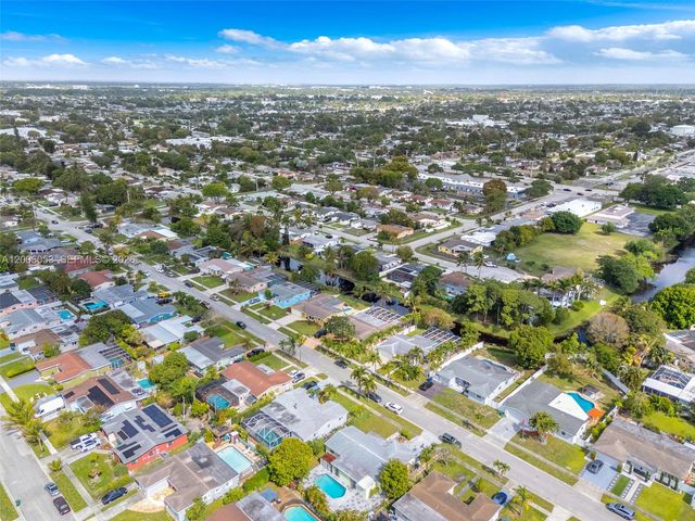 6534 NW 2nd St, Margate, FL 33063