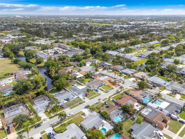 6534 NW 2nd St, Margate, FL 33063