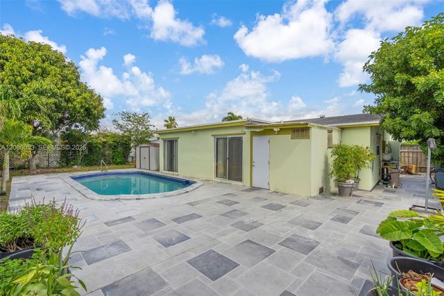 6534 NW 2nd St, Margate, FL 33063