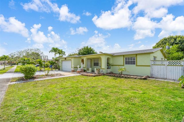 6534 NW 2nd St, Margate, FL 33063